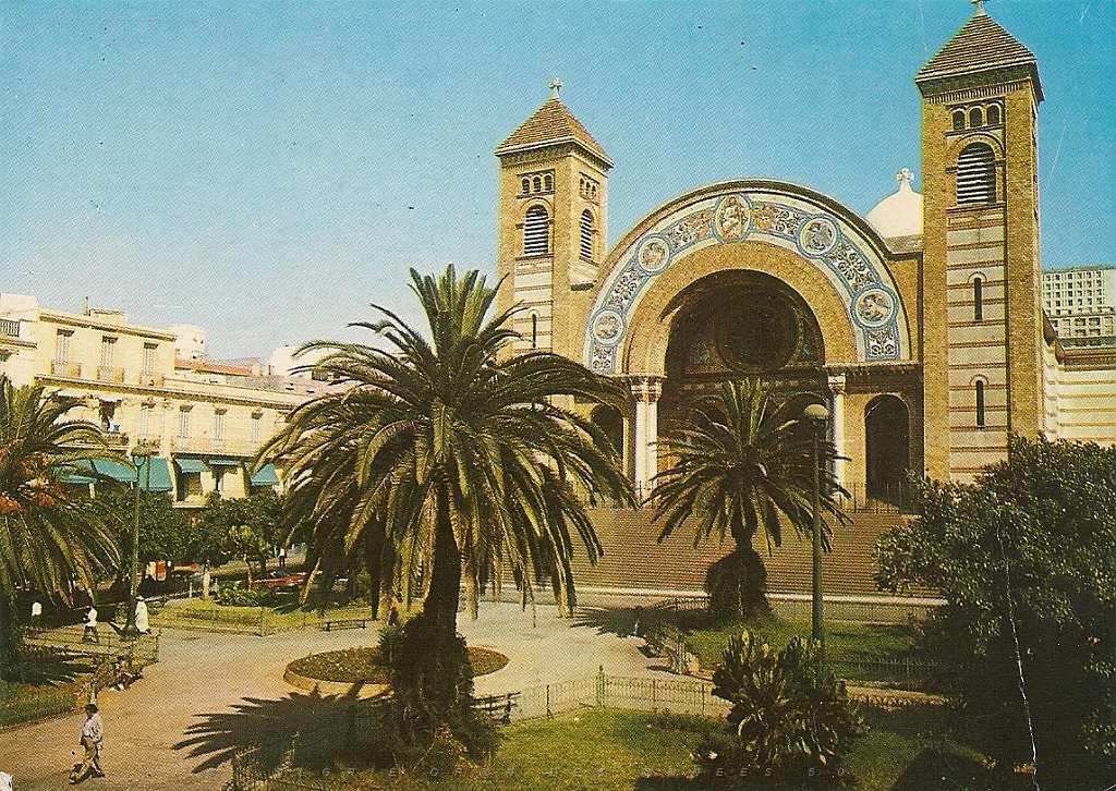 260-place de la cathedrale.JPG